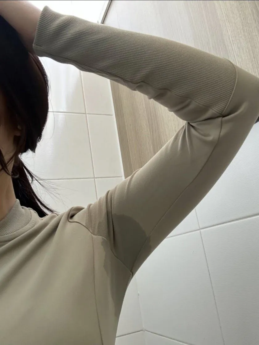 겨 수치심 들어서 고민인 헬스녀