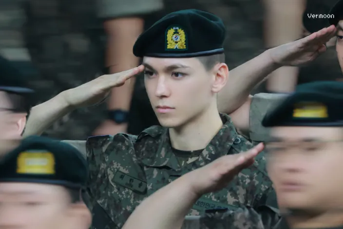 육군 훈련소 수료식 세븐틴 버논