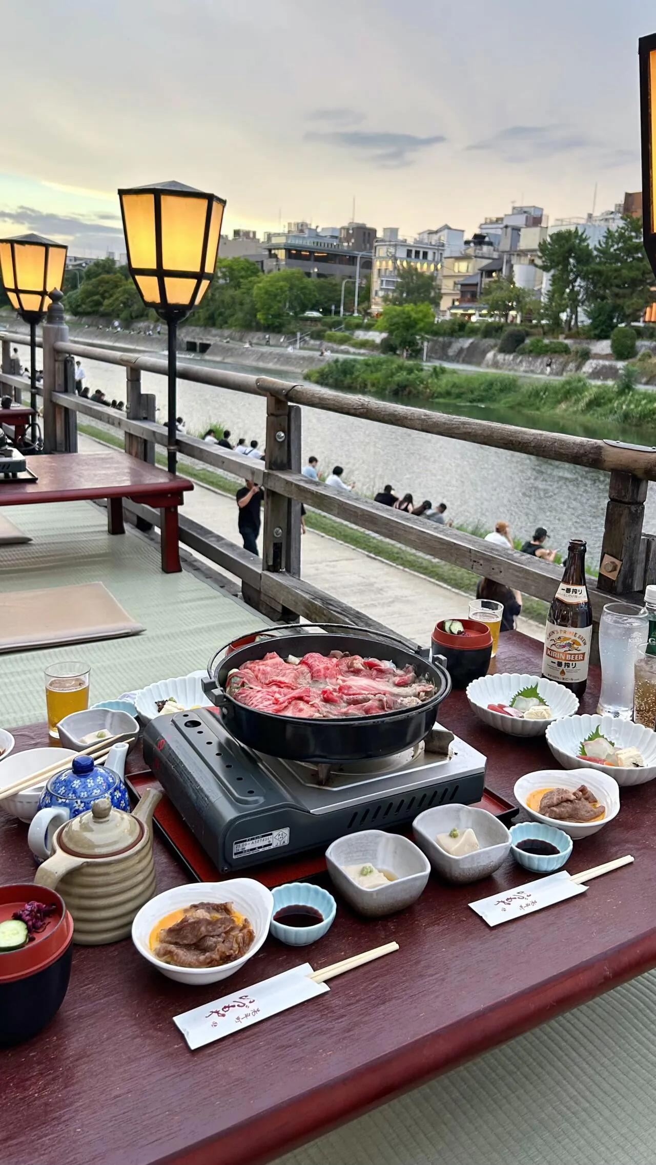 가을 교토에서 즐기는 야외 식사