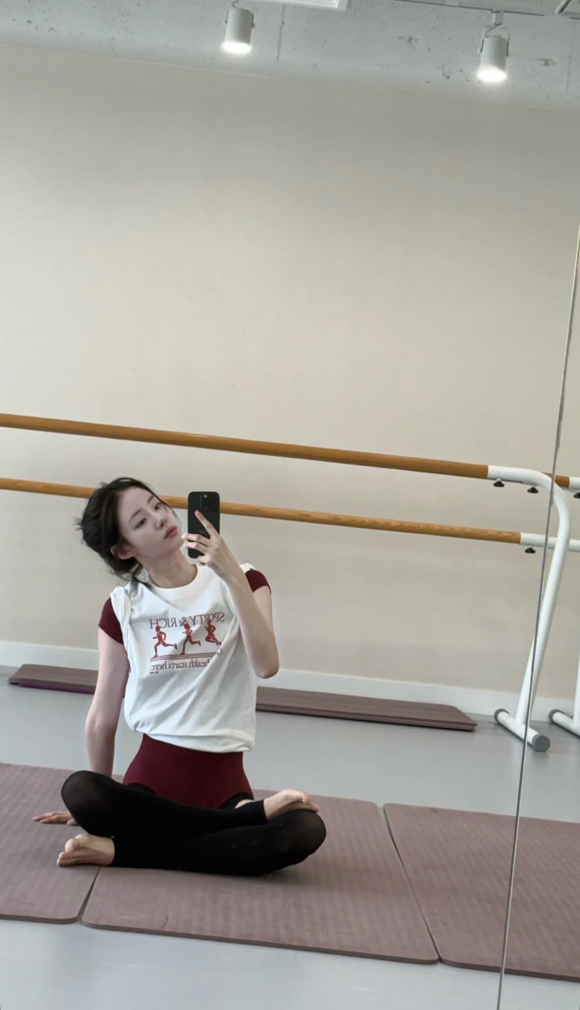  최근 중단발로 커트한 배우 신시아