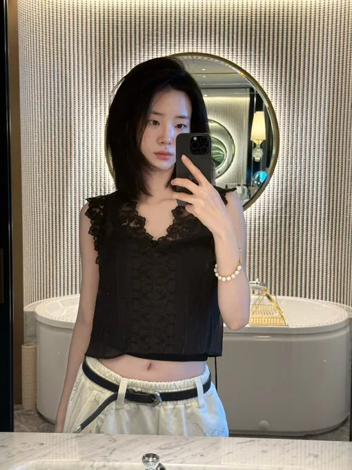  최근 중단발로 커트한 배우 신시아
