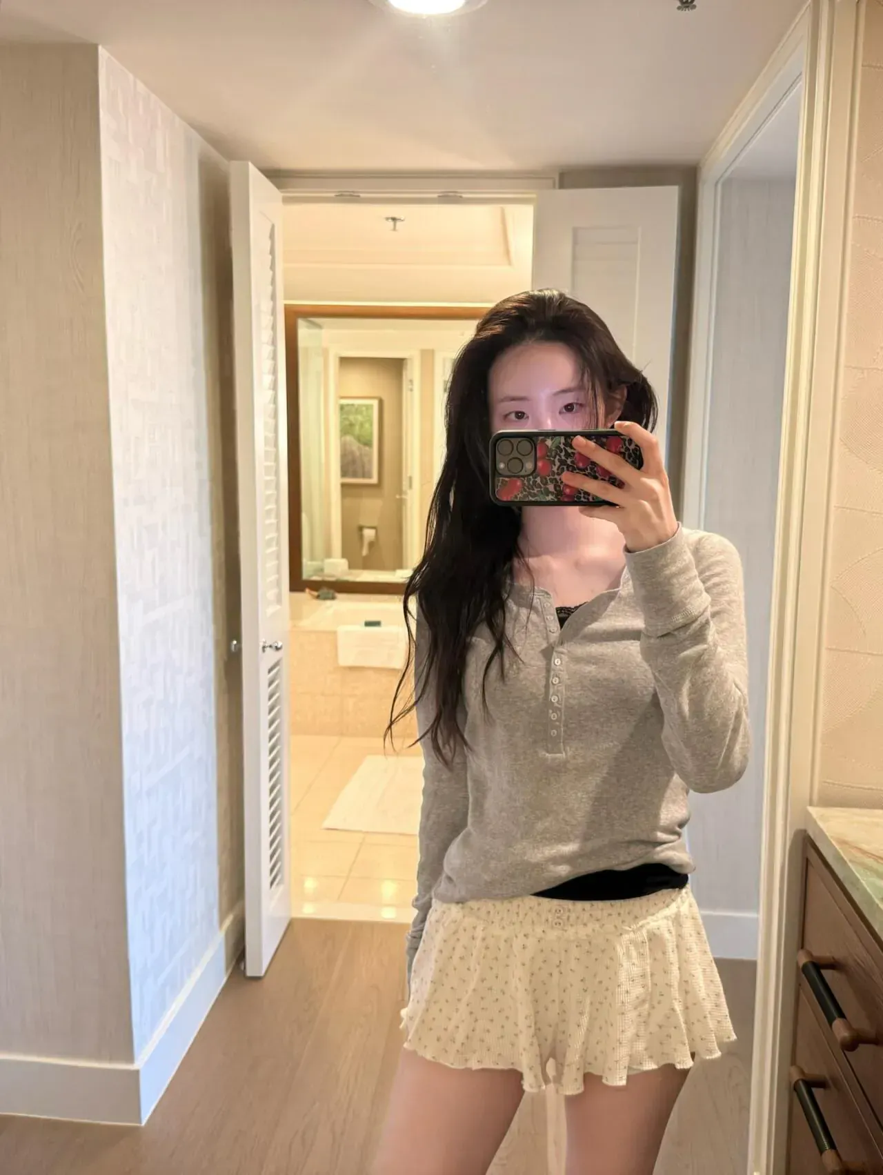  최근 중단발로 커트한 배우 신시아