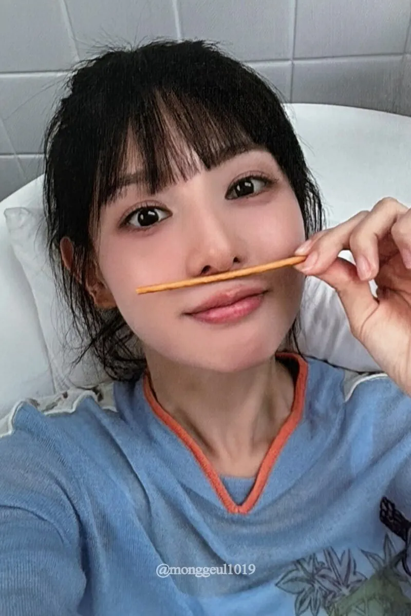 쉽게 보기 힘든 배우 김지원의 셀카