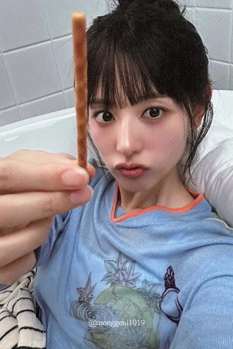 쉽게 보기 힘든 배우 김지원의 셀카