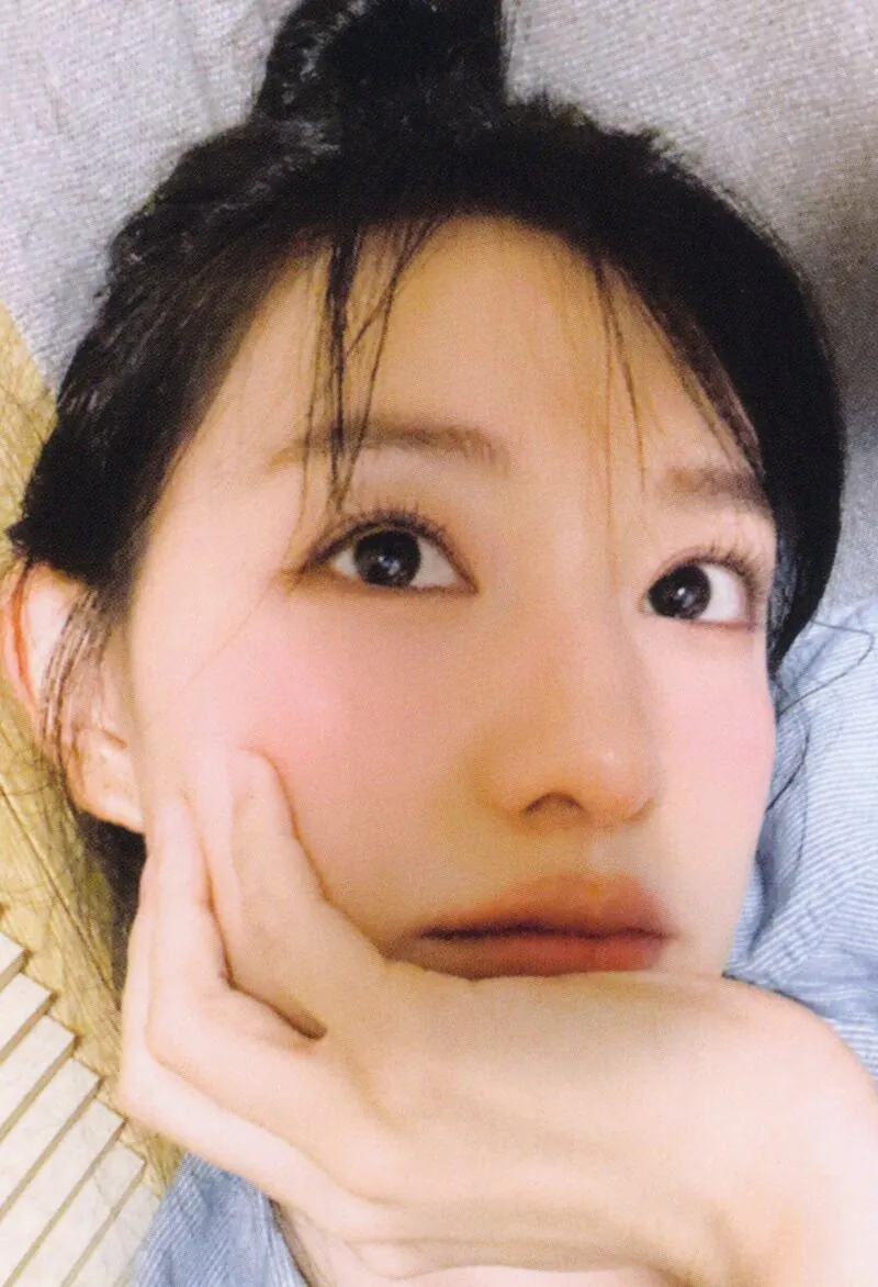 쉽게 보기 힘든 배우 김지원의 셀카