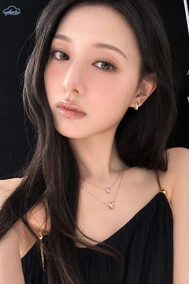 쉽게 보기 힘든 배우 김지원의 셀카
